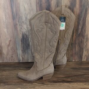 Wild Fable NWT Kenzie Taupe Heeled Memory Foam Western Boots 8.5       M201